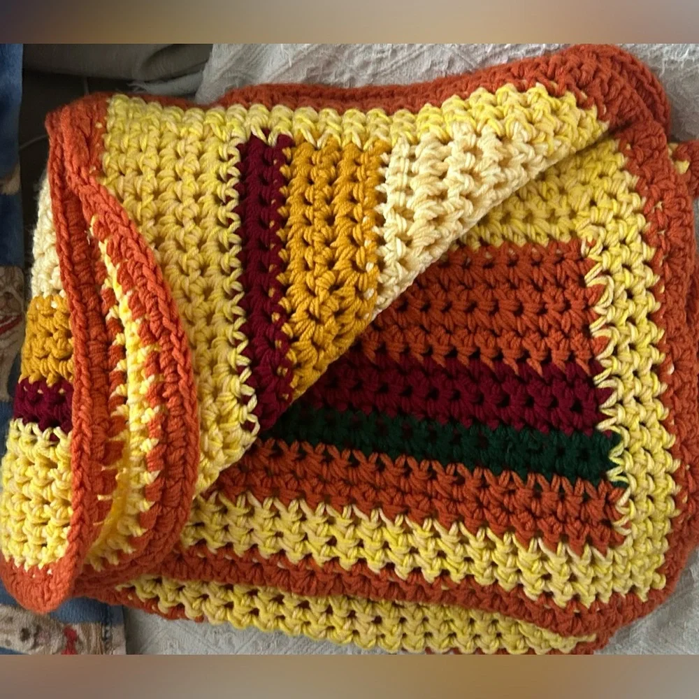🧶Vintage‎ Handmade Crochet Blanket in Groovy 1970s Color🧶